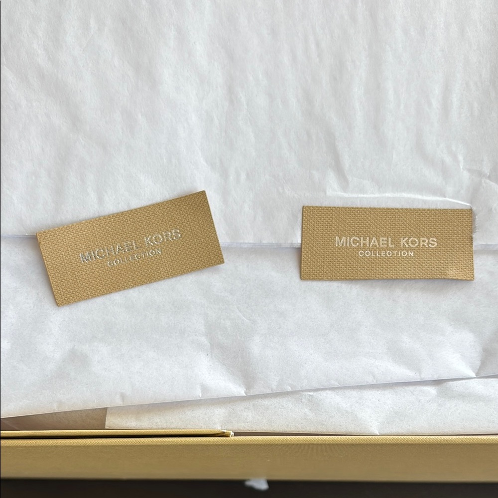 Michael Kors Tan Gift Box - Picture 3 of 3